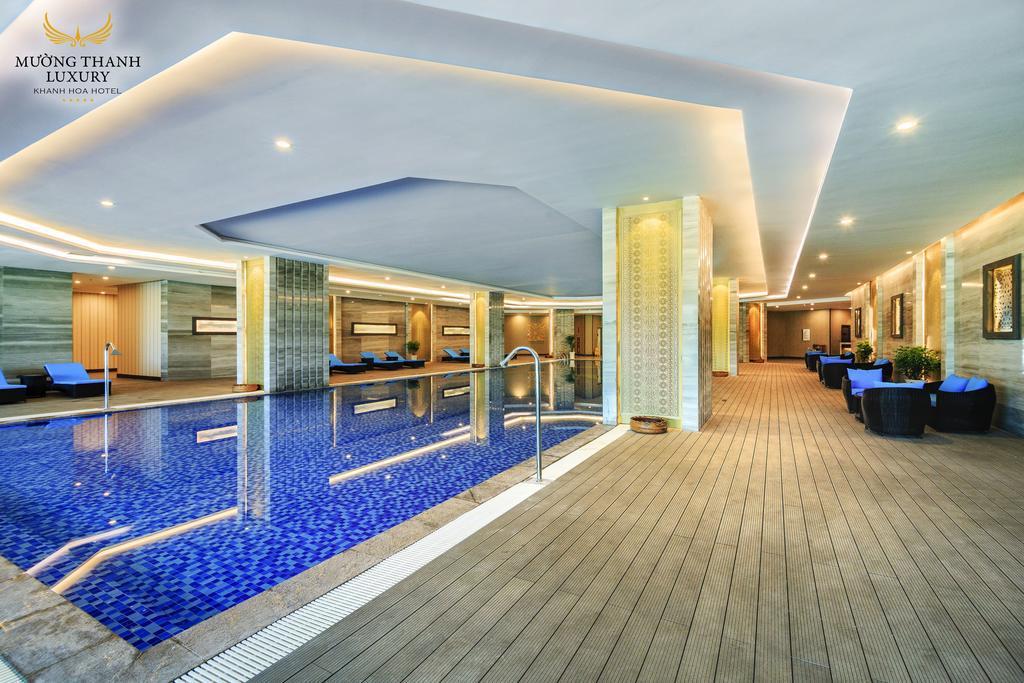 bể bơi Khách sạn mường thanh luxury khánh hòa hotel